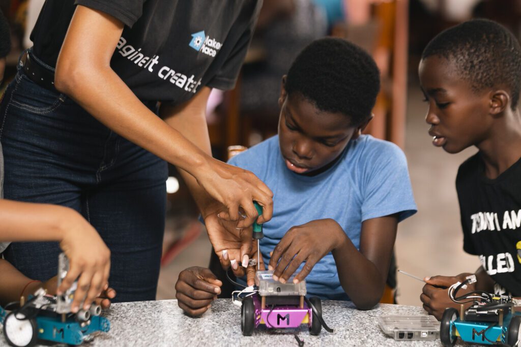 Kids assemblying the robot - Children Directed Towards The Use Of Technology - MakersPlace